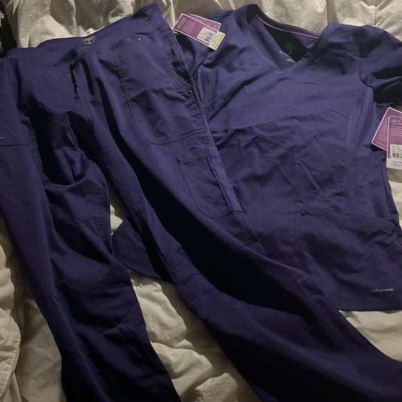 NWT healing hands scrub set medium true grape - Picture 1 of 6